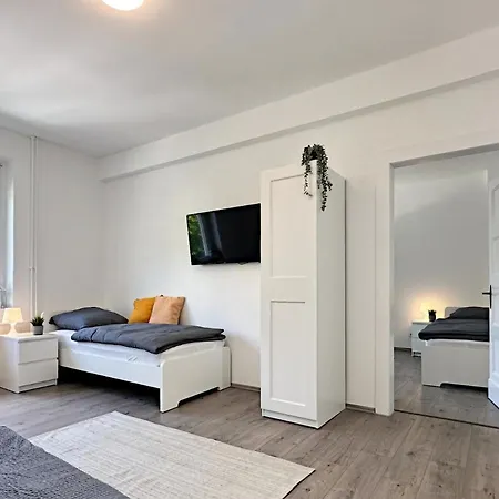 Monteurwohnung Mit Balkon アパート