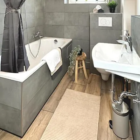 Monteurwohnung Mit Balkon *